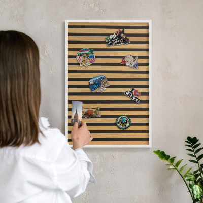 Tablero magnético metálico para souvenirs en color blanco Ritmos de madera
