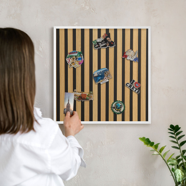 Tablero magnético metálico para souvenirs en color blanco Ritmos de madera
