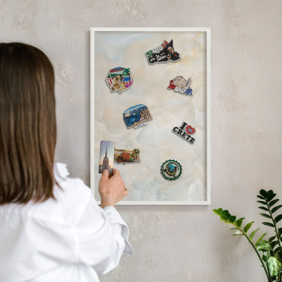Tablero magnético metálico para souvenirs en color blanco Elegancia sutil