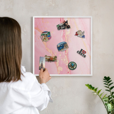 Tablero magnético de pared para imanes con marco blanco Elegancia rosa