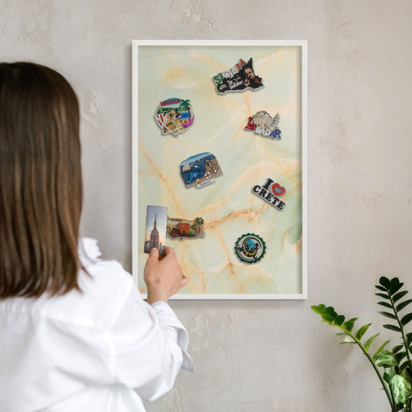 Tablero magnético metálico para souvenirs en color blanco Elegancia del mármol