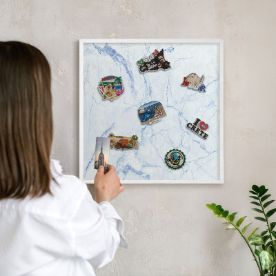 Tablero magnético metálico para souvenirs en color blanco Diseño de mármol