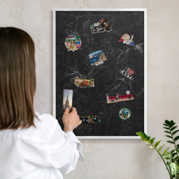 Tablero magnético metálico para souvenirs en color blanco Mármol negro