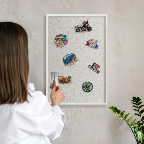 Tablero magnético metálico para souvenirs en color blanco Elegancia sutil