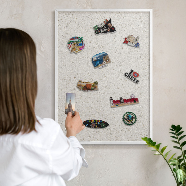 Tablero magnético metálico para souvenirs en color blanco Elegancia sutil