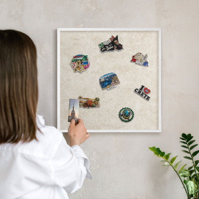 Tablero magnético metálico para souvenirs en color blanco Elegancia cremosa