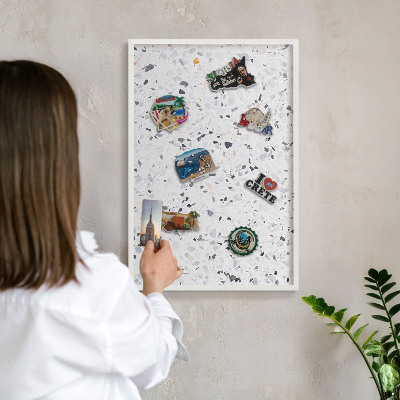 Tablero magnético de pared para imanes con marco blanco Estilo terrazo