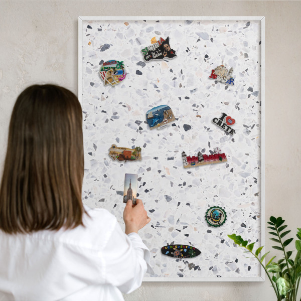Tablero magnético de pared para imanes con marco blanco Estilo terrazo