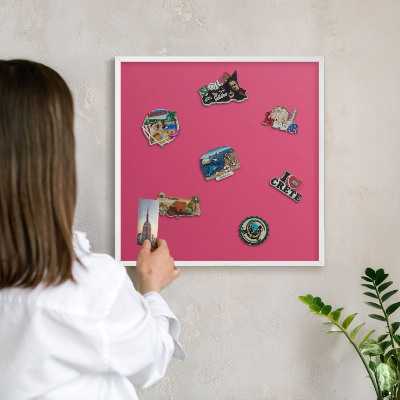 Tablero magnético de pared para imanes con marco blanco Rosa energía
