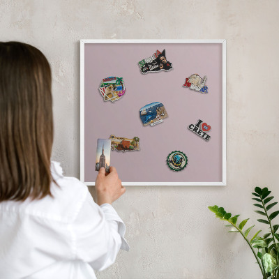 Tablero magnético de pared para imanes con marco blanco Lila pastel