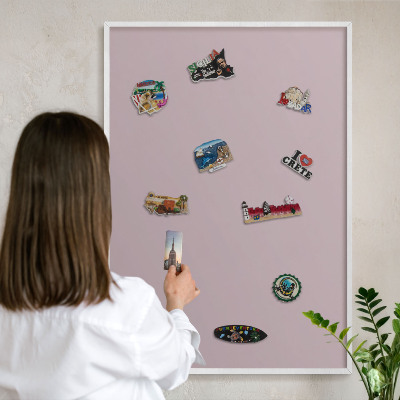 Tablero magnético de pared para imanes con marco blanco Lila pastel