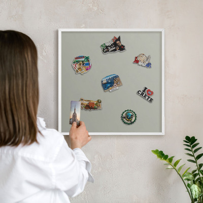 Tablero magnético metálico para souvenirs en color blanco Gris neutro
