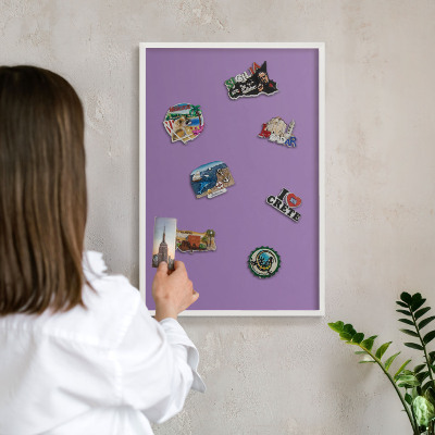 Tablero magnético de pared para imanes con marco blanco Violeta