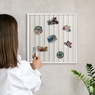 Tablero magnético de pared para imanes con marco blanco Líneas verticales