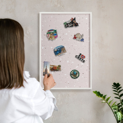 Tablero magnético metálico para souvenirs en color blanco Terrazo moderno