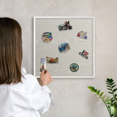 Tablero magnético metálico para souvenirs en color blanco Estructura de madera