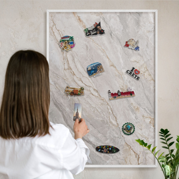 Tablero magnético metálico para souvenirs en color blanco Elegancia del mármol