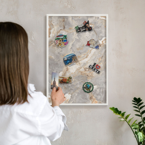 Tablero magnético metálico para souvenirs en color blanco Elegancia del mármol