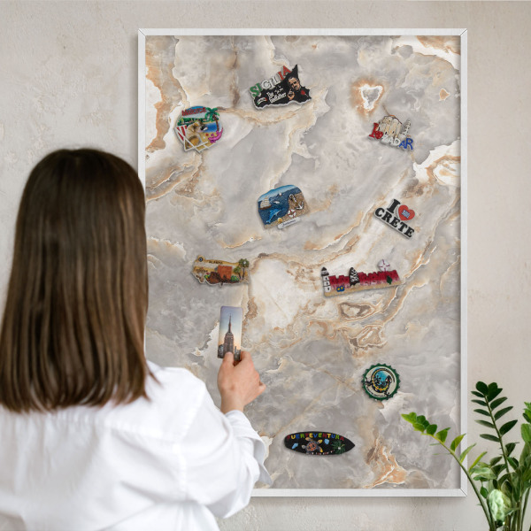 Tablero magnético metálico para souvenirs en color blanco Elegancia del mármol