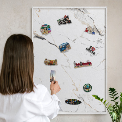 Tablero magnético de pared para imanes con marco blanco Elegancia moderna