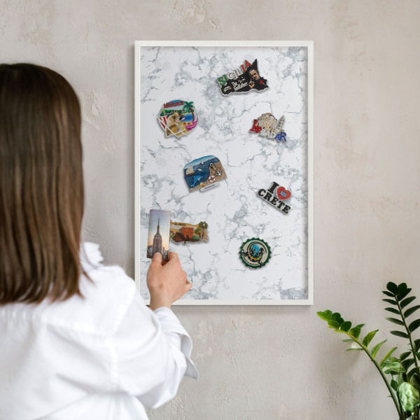 Tablero magnético metálico para souvenirs en color blanco Estética del mármol