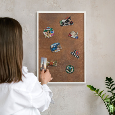 Tablero magnético metálico para souvenirs en color blanco Textura marrón