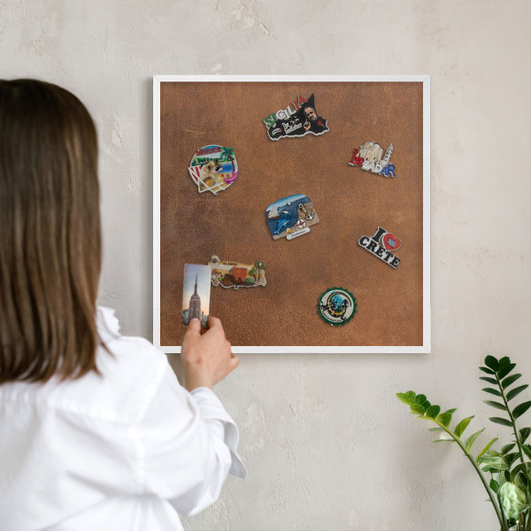 Tablero magnético metálico para souvenirs en color blanco Textura marrón