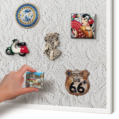 Tablero magnético metálico para souvenirs en color blanco Elegancia calada