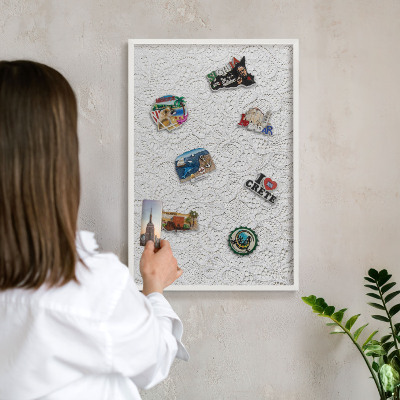 Tablero magnético metálico para souvenirs en color blanco Elegancia calada