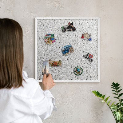 Tablero magnético metálico para souvenirs en color blanco Elegancia calada
