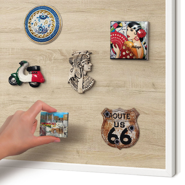 Tablero magnético de pared para imanes con marco blanco Fondo de madera