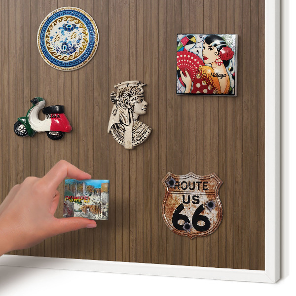 Tablero magnético metálico para souvenirs en color blanco Fondo de madera