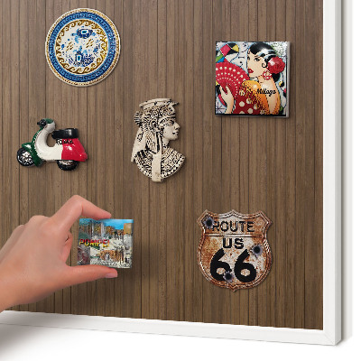 Tablero magnético metálico para souvenirs en color blanco Fondo de madera