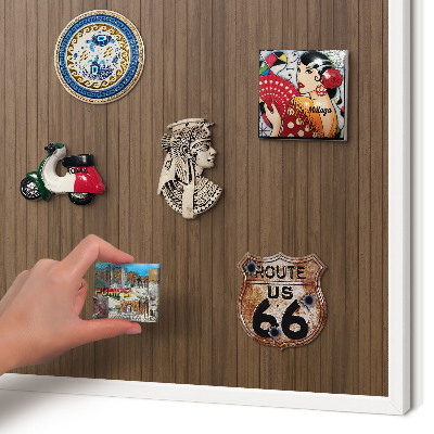 Tablero magnético metálico para souvenirs en color blanco Fondo de madera