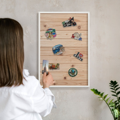 Tablero magnético de pared para imanes con marco blanco Patrón de madera