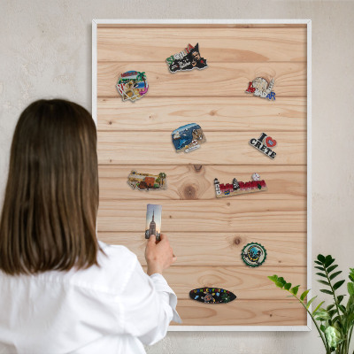 Tablero magnético de pared para imanes con marco blanco Patrón de madera