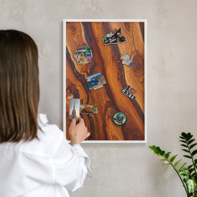 Tablero magnético metálico para souvenirs en color blanco Anillos de madera