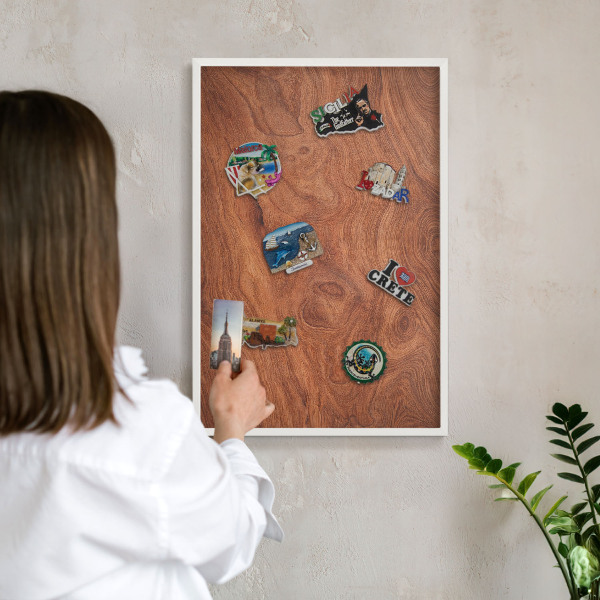 Tablero magnético de pared para imanes con marco blanco Veta de madera