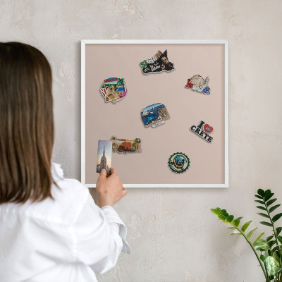 Tablero magnético de pared para imanes con marco blanco Rosa beige