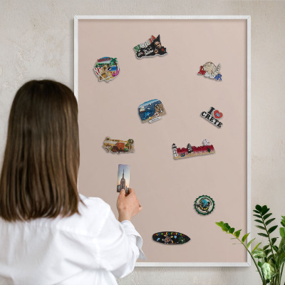 Tablero magnético de pared para imanes con marco blanco Rosa beige