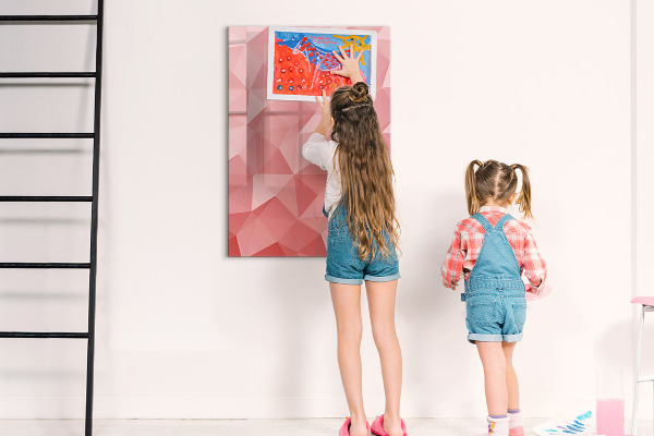 Pizarra magnética de pared con rotulador Un tablero colorido para notas y fotos.