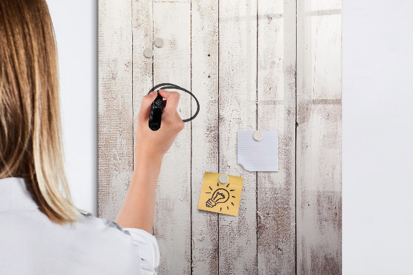 Pizarra magnética de pared con rotulador Un tablero para presentar fotos y notas.