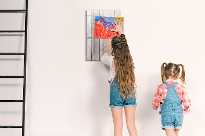 Pizarra magnética de pared con rotulador Un tablero para presentar fotos y notas.