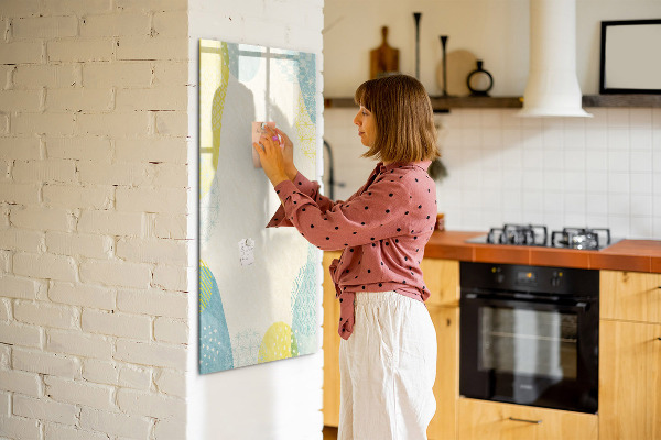 Pizarra magnética de pared con rotulador Un espacio creativo para recuerdos y fotos.