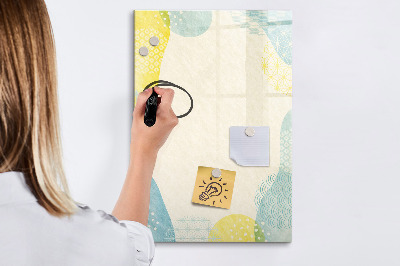 Pizarra magnética de pared con rotulador Un espacio creativo para recuerdos y fotos.