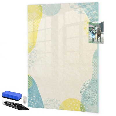 Pizarra magnética de pared con rotulador Un espacio creativo para recuerdos y fotos.
