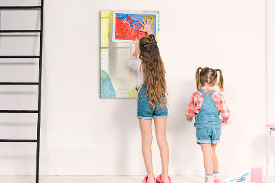 Pizarra magnética de pared con rotulador Un espacio creativo para recuerdos y fotos.