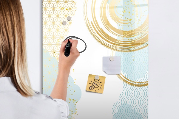 Pizarra magnética de pared con rotulador Un espacio creativo para recuerdos y notas.