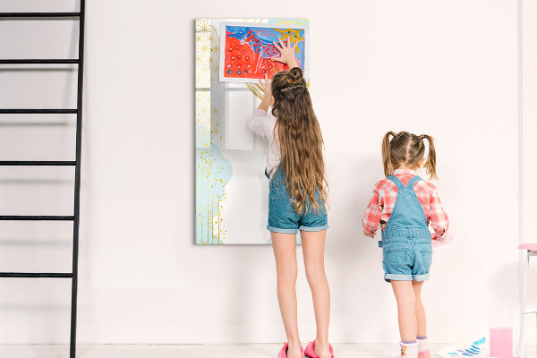 Pizarra magnética de pared con rotulador Un espacio creativo para recuerdos y notas.