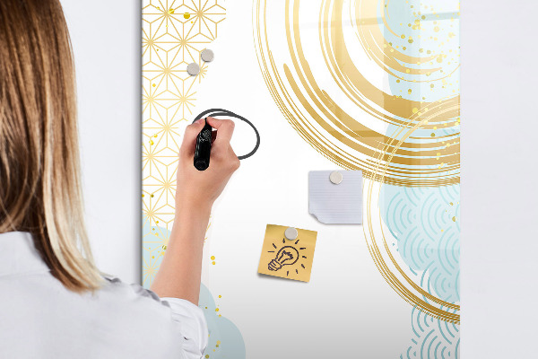 Pizarra magnética de pared con rotulador Un espacio creativo para recuerdos y notas.
